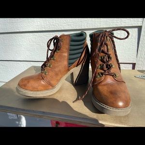 Super cute ankle boots